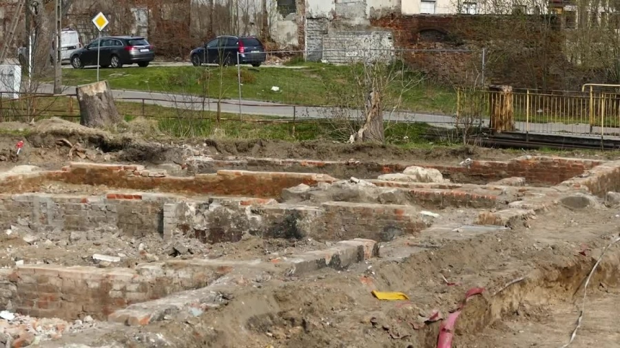 podczas-budowy-parkingu-znaleziono-fundamenty.mp4