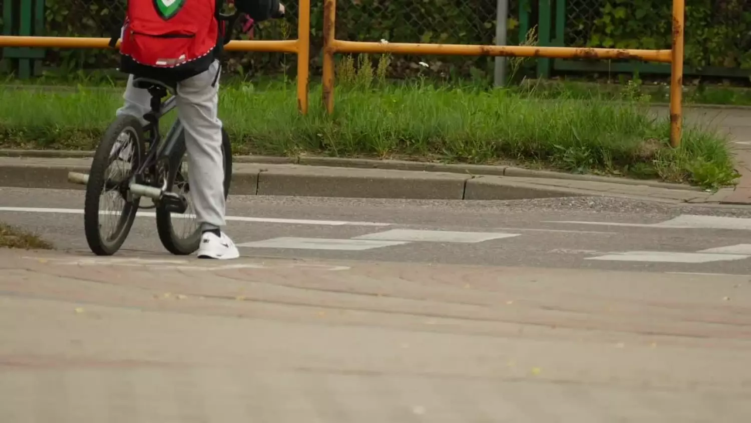 bezpieczna-droga-do-szkoly-policjanci-prowadza-wzmozone-kontrolemp4.mp4