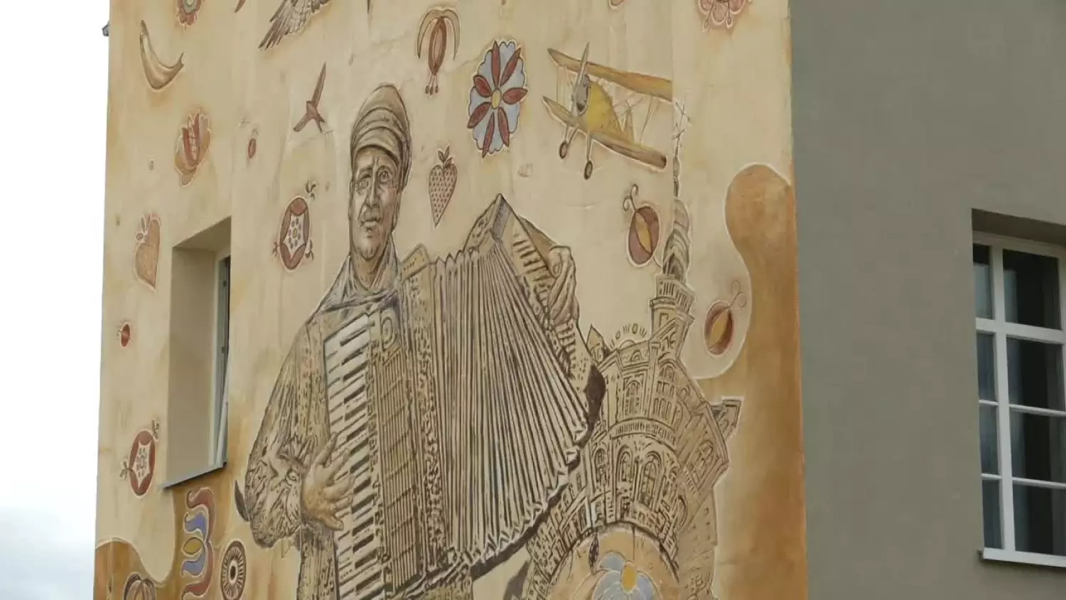 wszystko-tanczy-wokol-kaszuba-fresk-przy-ul-kopernika-gotowy.mp4