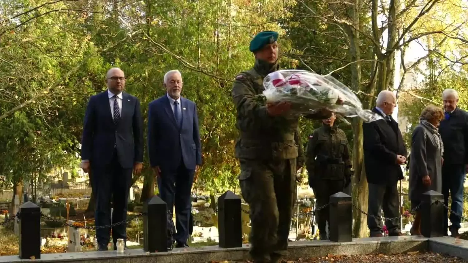 prezydent-odwiedzil-cmentarz.mp4