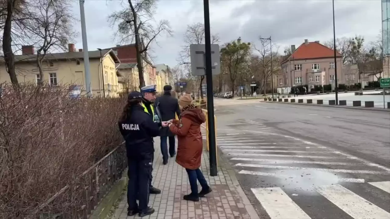policjanci-prowadzili-dzialania-bezpieczny-pieszy.mp4