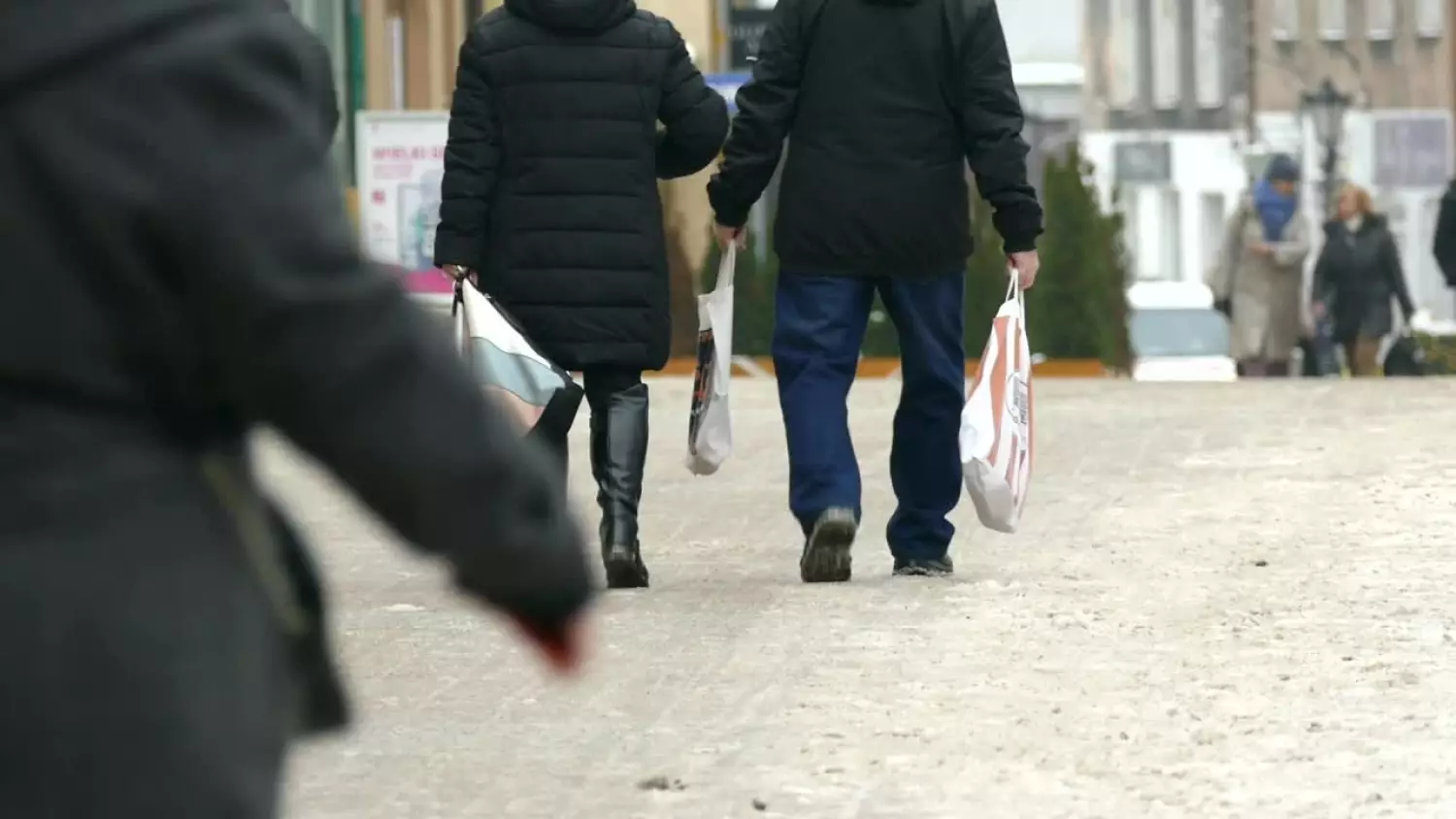 oszusci-grasuja-i-wyludzaja-pieniadze-od-seniorow.mp4