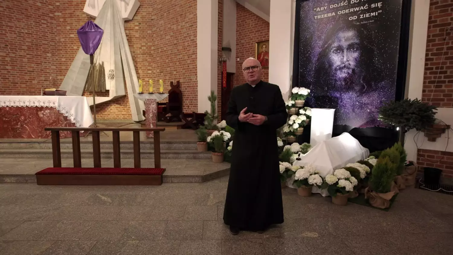 rozmowa-wielkanocna-z-ksiedzem-kilanowskim.mp4