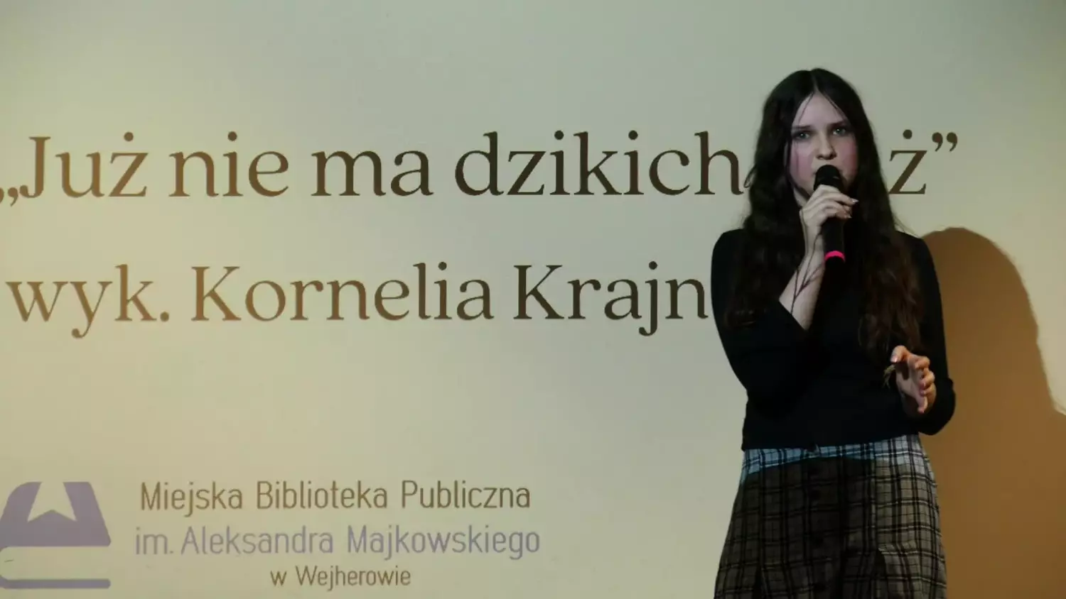 poetycki-wieczor-z-okazji-swiat-dnia-poezji-w-mbp.mp4