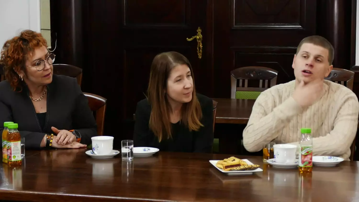 podpisanie-umowy-starostwo-z-pzks-na-prace-w-archiwum.mp4